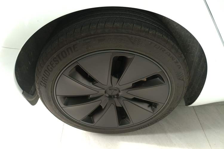 Used Tesla Model 3 2025 Rear-Wheel-Drive Version Right Rear Wheel Hub