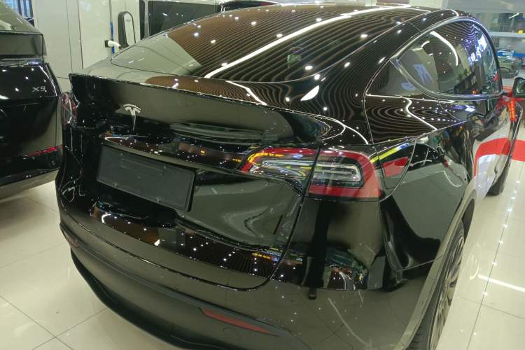 Used Tesla Model Y 2023 Long-Range All-Wheel-Drive Version
