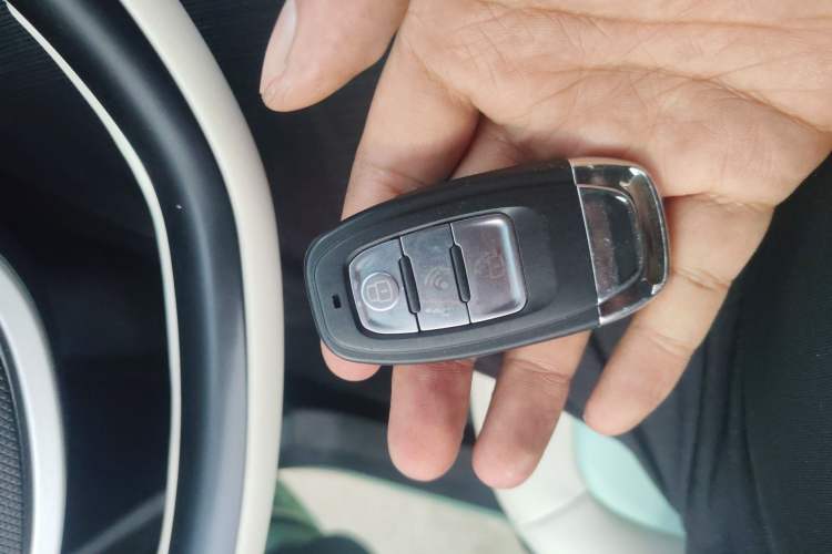 Used Wuling Hongguang MINIEV 2020 Enjoyment Model Lithium Iron Phosphate Vehicle Key