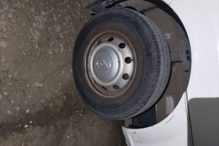 Used SAIC MAXUS Xintu V80 2021 2.0T AMT Classic City Distribution King Long Wheelbase Mid-Roof 3-Seater