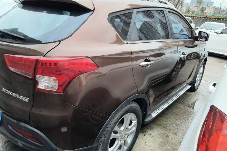 Used Huatai Santa Fe 2017 1.5T Gasoline Manual Two-Wheel-Drive Elite Model
