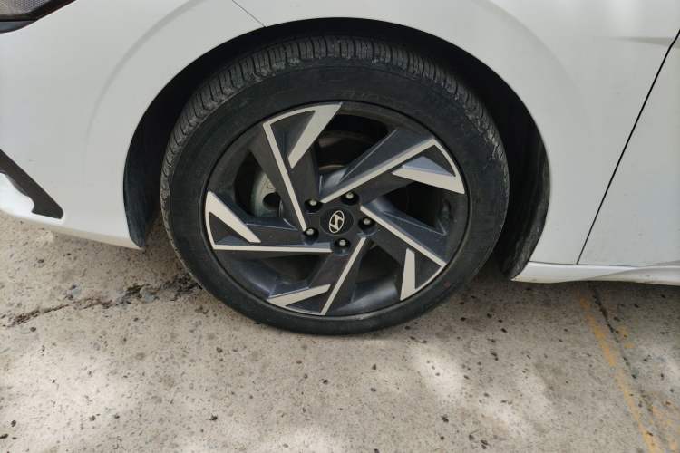 Used Hyundai Elantra 2023 1.5L CVT LUX Prestige Edition Exterior 4