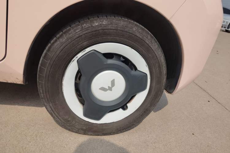 Used Wuling Hongguang MINIEV 2022 Macaron Premium Model – Lithium Iron Phosphate Right Front Wheel Hub
