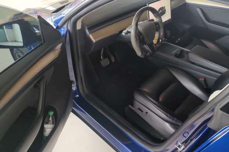 Used Tesla Model Y 2022 Long-Range All-Wheel-Drive Version
