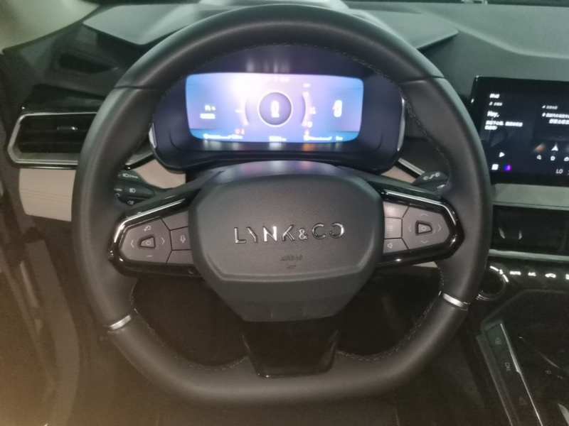 Used Lynk & Co 06 EM-P 2022 PHEV 84 km Range Pro Version — 10