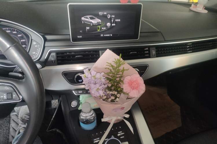 Used Audi A4L 2018 30th Anniversary Edition 40 TFSI Fashion Model
