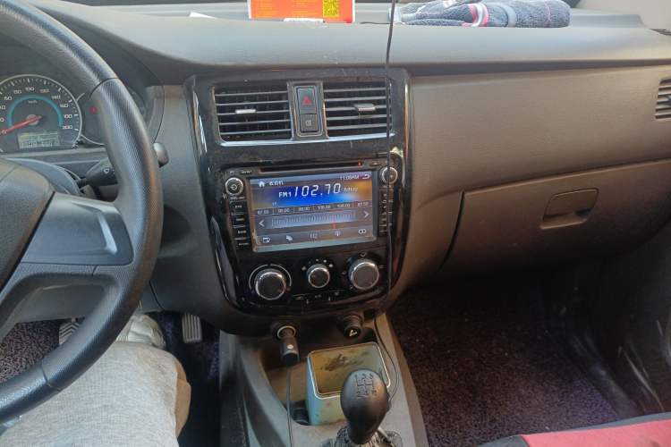 Used Wuling Rongguang V 2016 1.2L Practical Version Audio And AC Panel