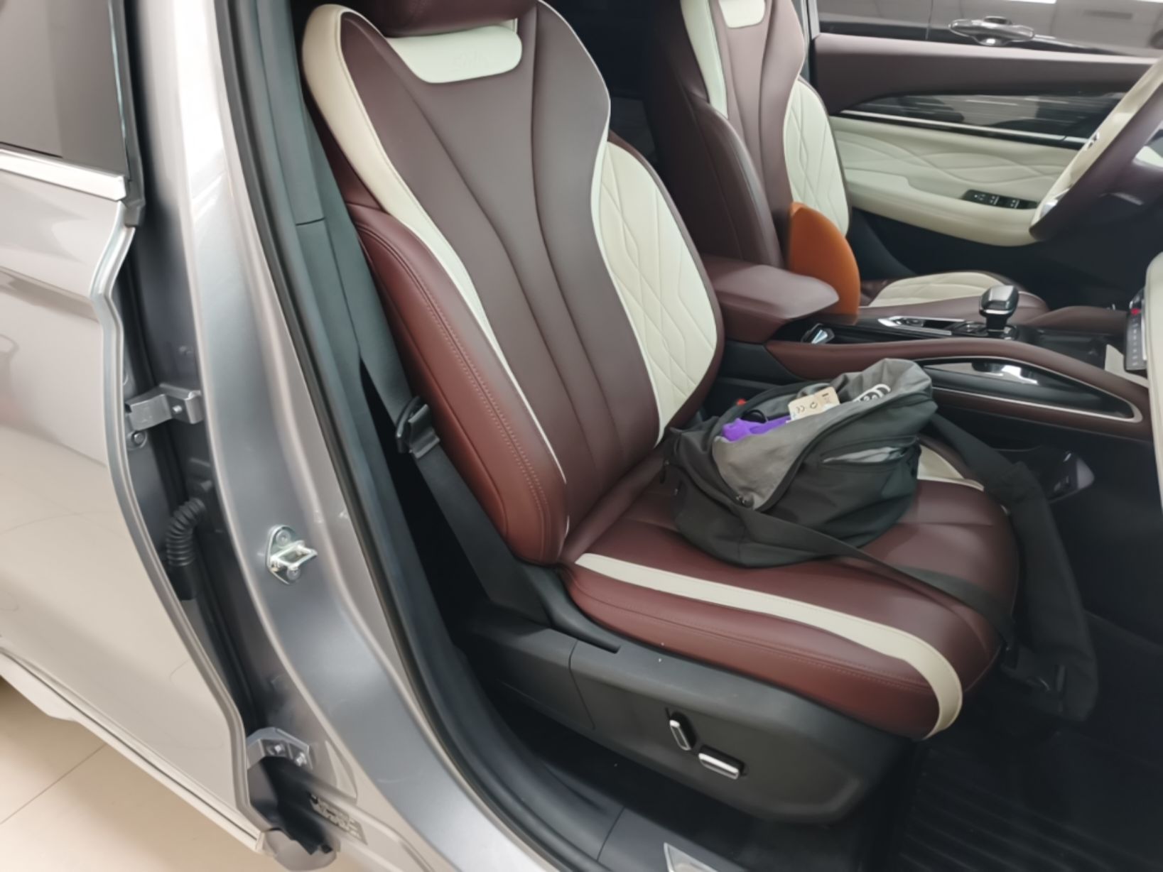 Geely Auto Monjaro L 2021 2.0TD DCT EVO Two-Wheel Drive Smart Luxury Version — снимка 19