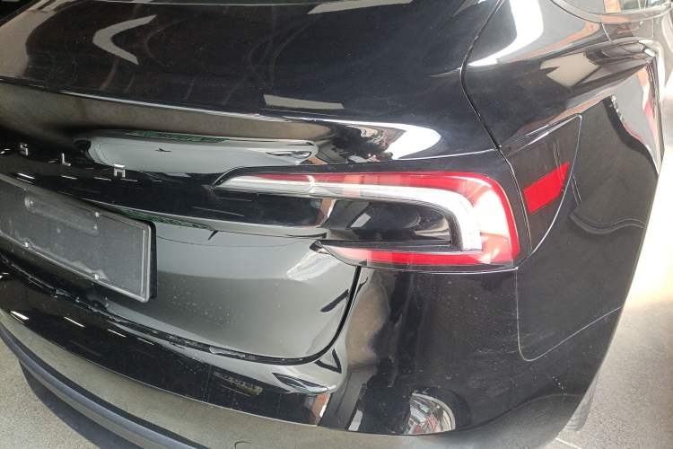 Used Tesla Model 3 2023 Long-Range All-Wheel-Drive Version Right Rear Taillight