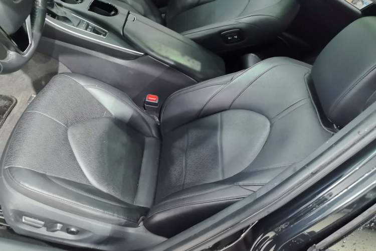 Used Toyota Avalon 2019 Dual-Engine 2.5L Luxury Edition China VI Standard
