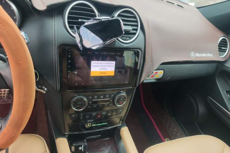 Used Mercedes-Benz M-Class 2010 ML 350 4MATIC Luxury Special Edition Audio And AC Panel