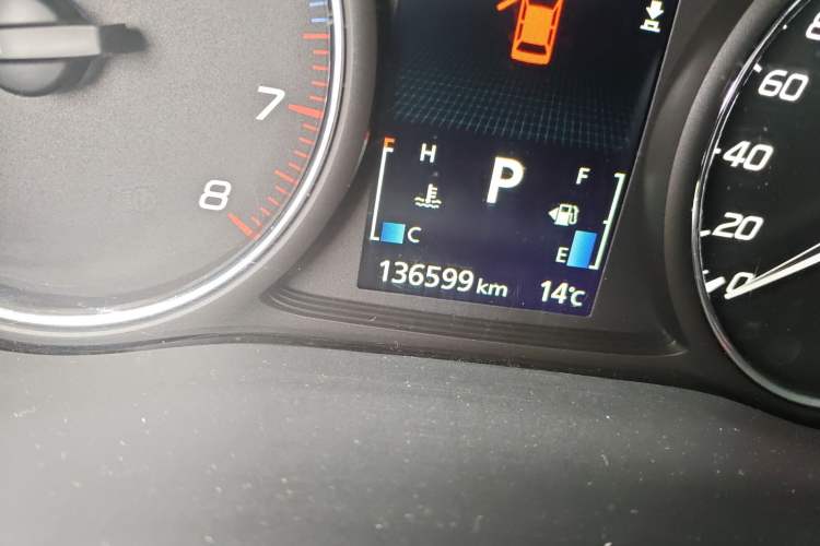 Used Mitsubishi Outlander 2016 2.4L 4x4 Elite Edition 7-Seater Odometer Close Up