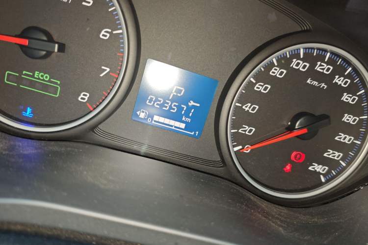 Used Mitsubishi Outlander 2021 2.0L Two-Wheel Drive Comfort Edition 5 Seats Odometer Close Up