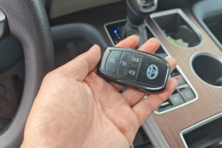 Used Toyota SIENNA 2021 2.5L Hybrid Comfort Edition
