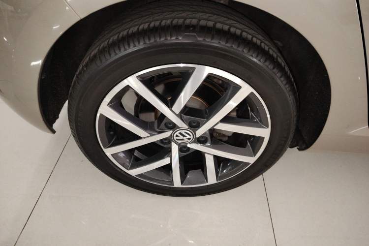 Used Volkswagen Golf 2018 230TSI Automatic Luxury Version Right Rear Wheel Hub