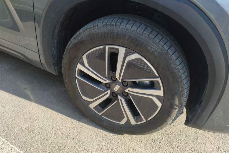 Used Geely Galaxy Xingjian 7 EM-i 2025 120km Exploration+ Version
