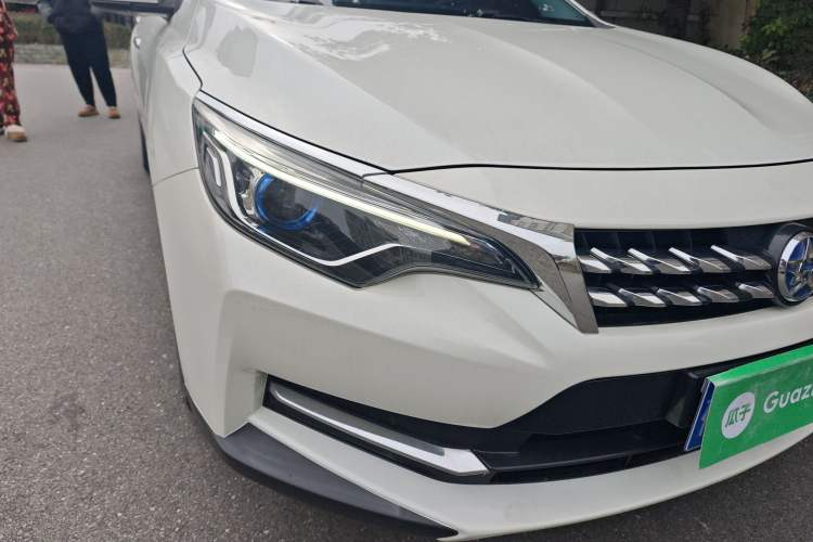 Used Venucia D60 2019 100 000 Honor 1.6L XL CVT Chenku Edition China VI Standard Right Front Headlight