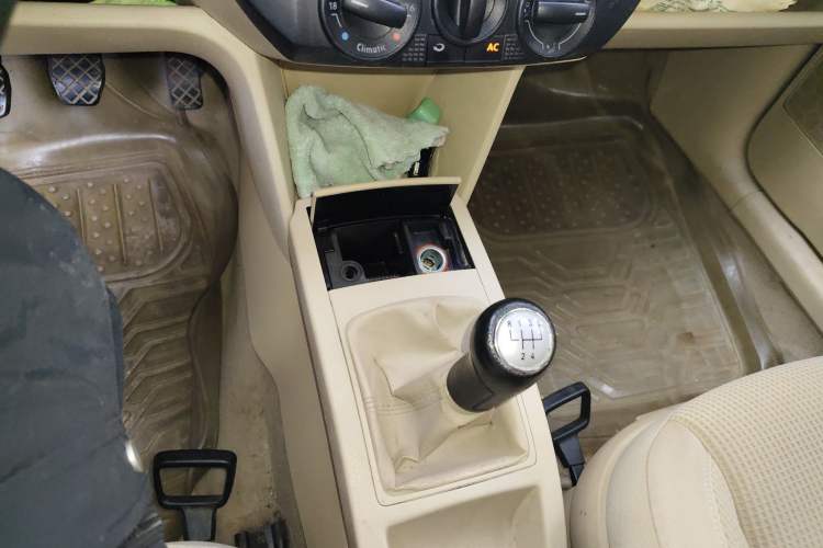 Used Volkswagen Polo 2006 Jingqu 1.4L Manual - Elegant Edition
