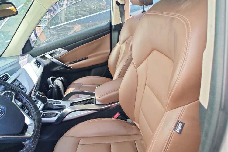 Used Geely Auto Emgrand X7 Sport 2016 1.8TD Automatic ZhiZun Version
