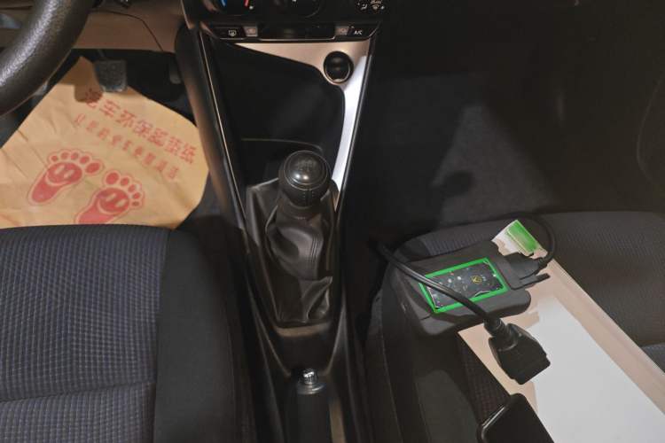 Used Toyota YARiS L Zhi Xuan 2014 1.3E Manual Charm Edition Gear Lever