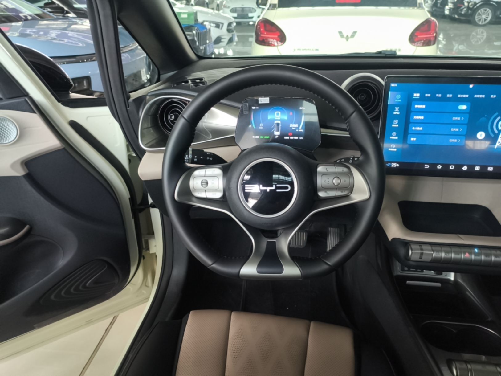 BYD Dolphin 2023 420 km Fashion Edition — снимка 13