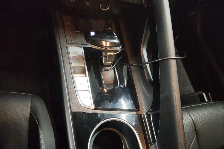 Used Hyundai Elantra 2022 1.5L CVT LUX Prestige Edition Gear Lever