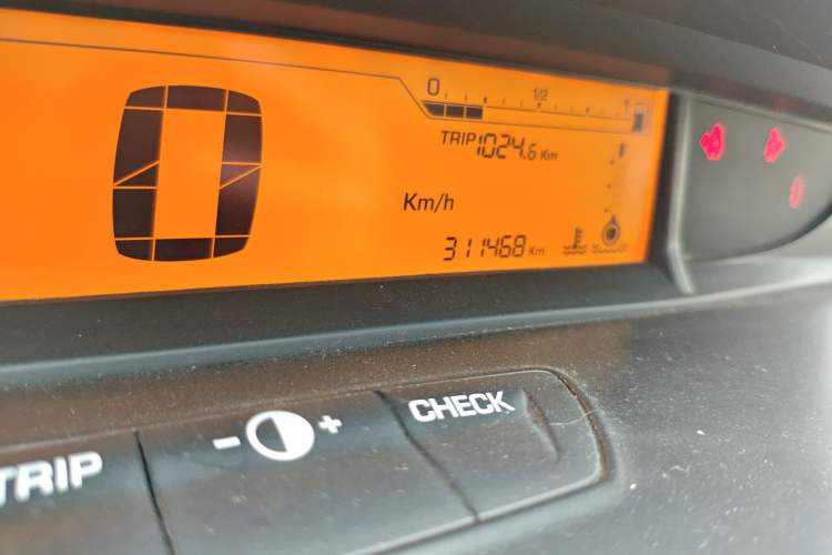 Used Citroen C-Quatre 2016 Classic Sedan 1.6L Manual CNG Odometer Close Up