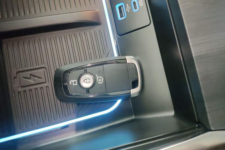 Used Ford Explorer 2024 2.3T EcoBoost Four-Wheel Drive Titanium Edition 6 Seats