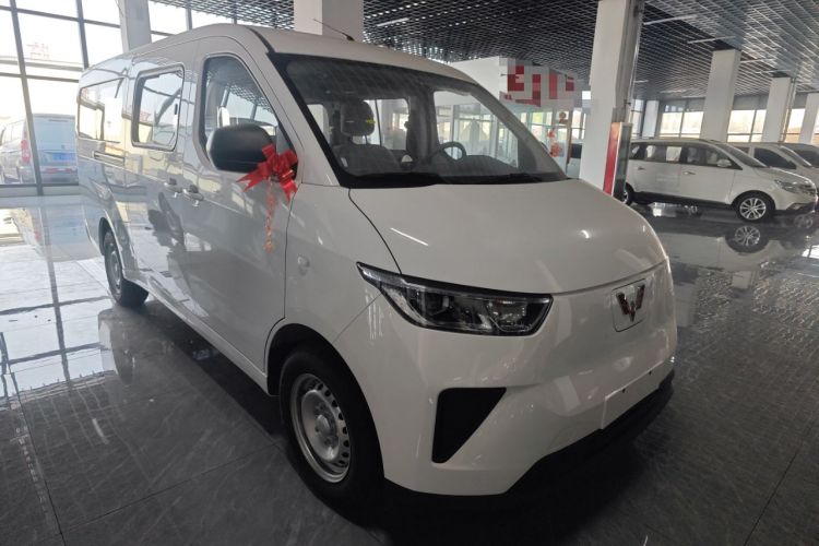 Used Wuling Yangguang 2025 Model 310KM Bus Edition—Customized by CATL Front Right 45 Deg