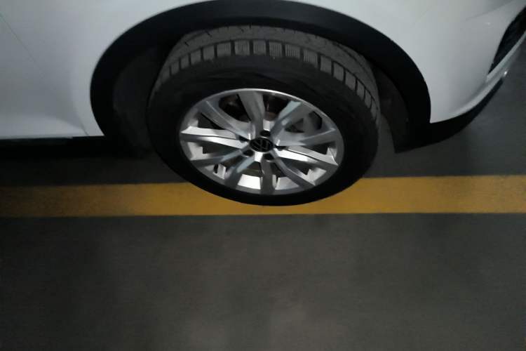 Used Volkswagen T-ROC 2022 280TSI DSG Two-Wheel Drive Elite PLUS Right Front Wheel Hub