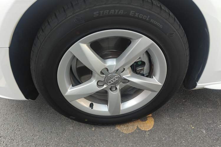 Used Audi A4L 2016 30 TFSI Automatic Comfort Model Left Front Wheel Hub