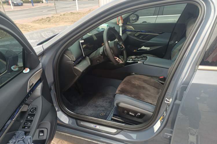 Used BMW i5 2024 eDrive 35L Luxury Model with M Sport Package