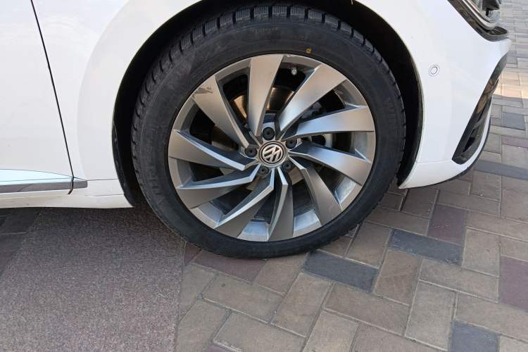 Used Volkswagen FAW-Volkswagen CC 2019 380TSI Glamour Edition China V Standard Right Front Wheel Hub