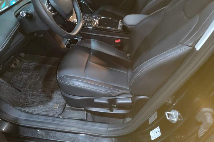 Used NETA U 2023 NETA U-Ⅱ 400 U Show Edition – Lithium Iron Phosphate
