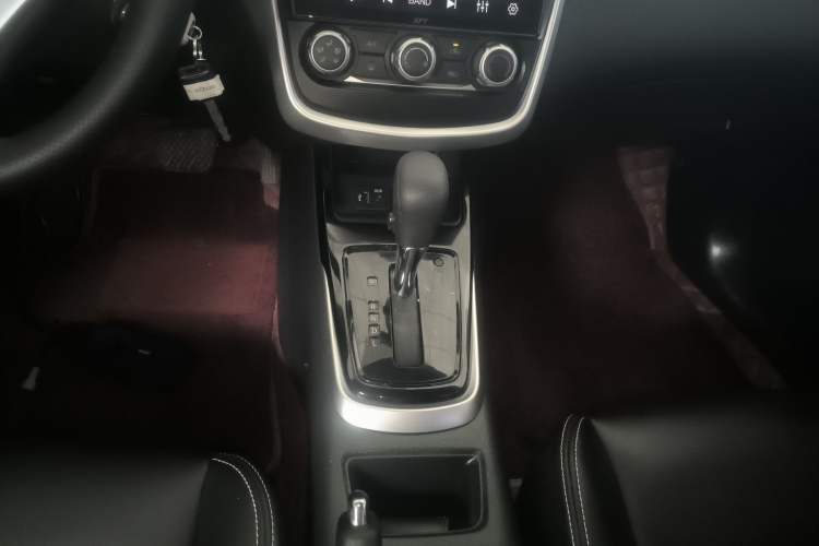 Used Nissan Tiida 2021 1.6L CVT Cool Edition Gear Lever