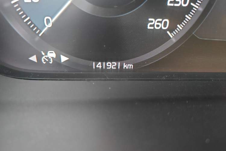 Used Volvo XC40 2020 T4 Four-Wheel Drive Smart & Sporty Edition Odometer Close Up