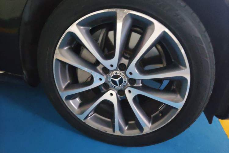 Used Mercedes-Benz E-Class 2017 E 300 L Sporty and Stylish Model