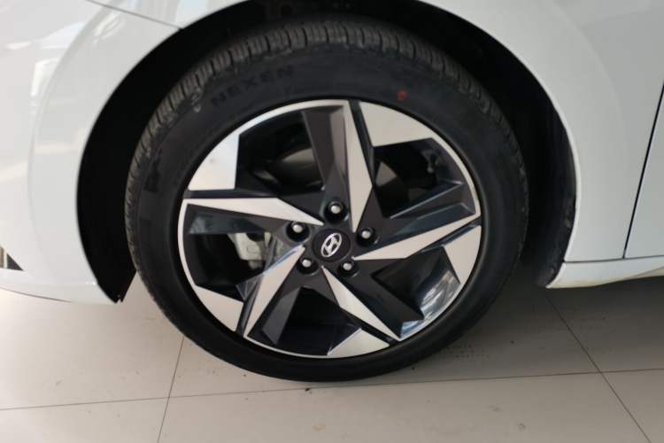 Used Hyundai Elantra 2022 1.5L CVT LUX Prestige Edition Left Front Wheel Hub