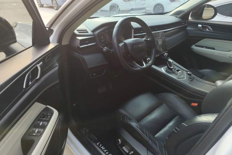 Used Lynk & Co 05 2020 2.0TD Two-Wheel Drive Shine Halo
