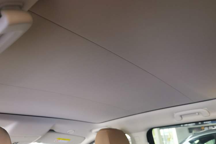 Used Land Rover Discovery Sport New Energy 2023 1.5T P300e Plug-in Hybrid Electric Version Headliner