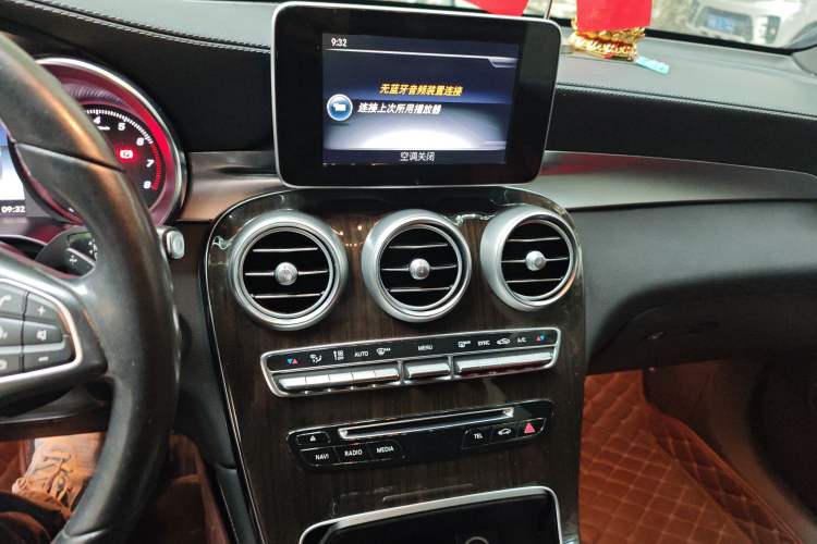 Used Mercedes-Benz GLC 2017 GLC 260 4MATIC Luxury Model Audio And AC Panel