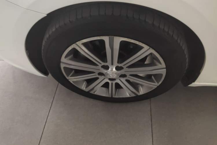 Used Peugeot 408 2016 1.6T Automatic Luxury Edition Left Front Wheel Hub