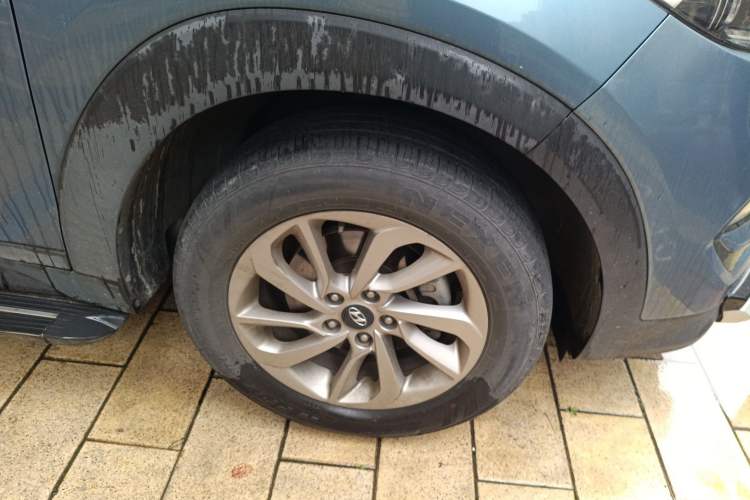 Used Hyundai Tucson 2015 1.6T Dual-Clutch Two-Wheel-Drive Smart Model Exterior 7