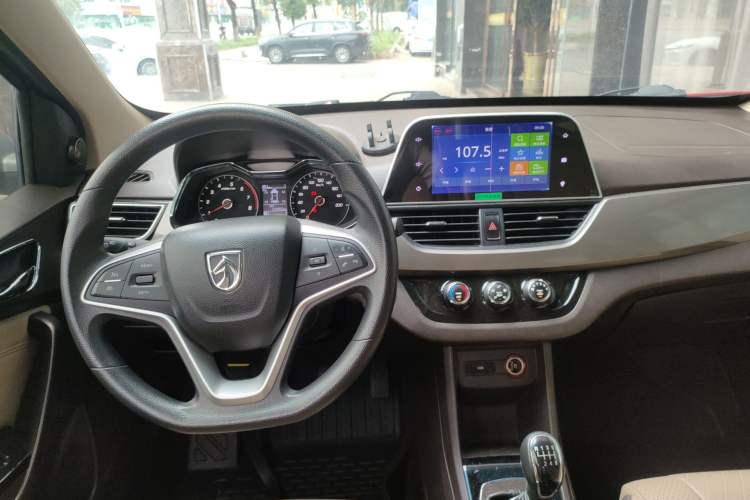 Used Baojun 310W 2017 1.5L Manual Luxury Edition China V