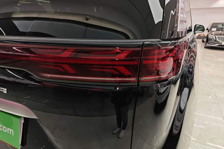 Used Denza D9 2025 DM-i Intelligent Drive 1020 Four-Wheel Drive Flagship Model