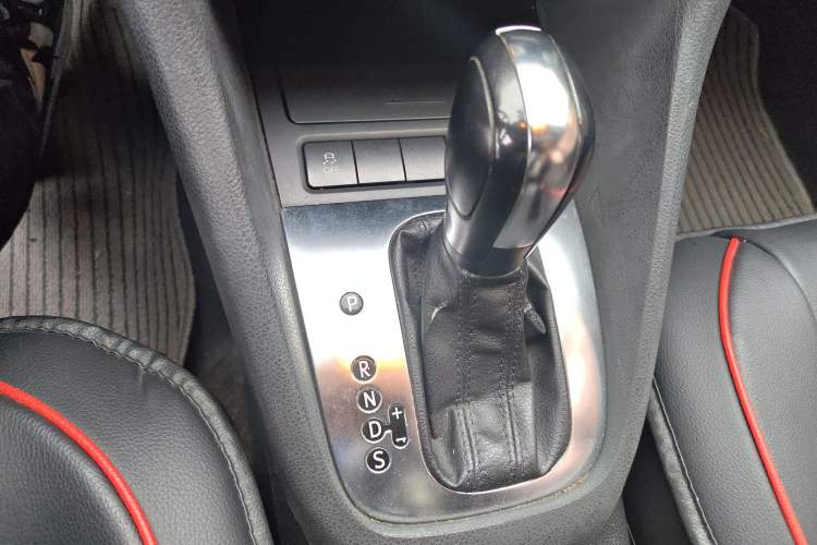 Used Volkswagen Golf 2012 1.6L Automatic Comfort Model Gear Lever