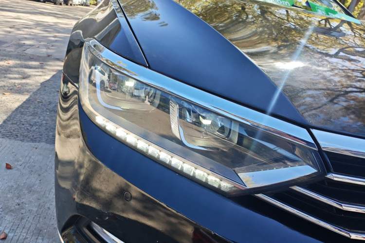 Used Volkswagen Magotan 2018 Facelift 330TSI DSG Luxury Model Right Front Headlight