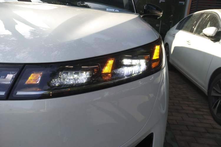 Used Dongfeng eπ eπ008 2024 210Max Range-Extended Version 6 Seats