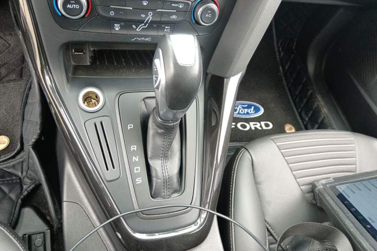 Used Ford Focus 2015 Sedan 1.6L Automatic Trend Model Gear Lever