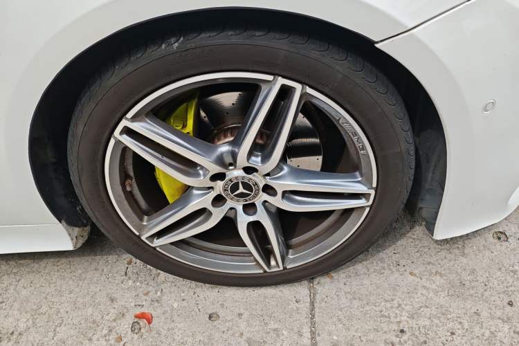 Used Mercedes-Benz E-Class 2020 E 260 Coupe Right Front Wheel Hub